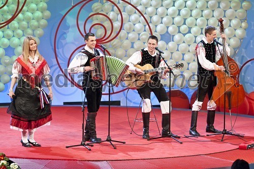 Ansambel Roka Žlindre (Barbara Ogrinc, Rok Žlindra, Nejc Drobnič in Rok Modic), izvajalci Slovenskega valčka 2009 in zmagovalci festivala Slovenska polka in valček 2009