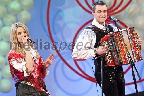 Ansambel Roka Žlindre (Barbara Ogrinc in Rok Žlindra), izvajalci Slovenskega valčka 2009 in zmagovalci festivala Slovenska polka in valček 2009