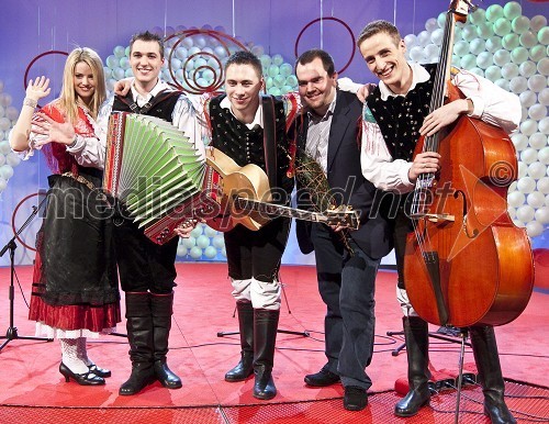 Ansambel Roka Žlindre, izvajalci Slovenskega valčka 2009 in zmagovalci festivala Slovenska polka in valček 2009, drugi z leve Matjaž Vrh, tekstopisec zmagovalneega valčka