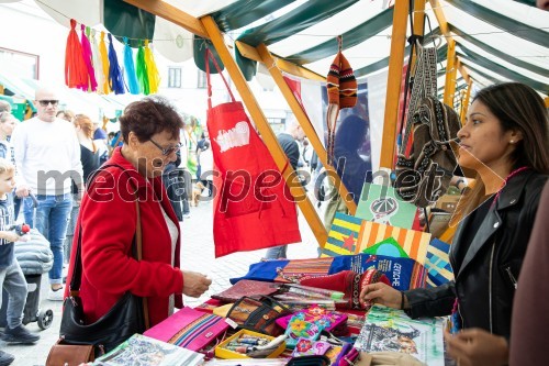 Dobrodelni bazar Mednarodnega združenja žensk - Sila