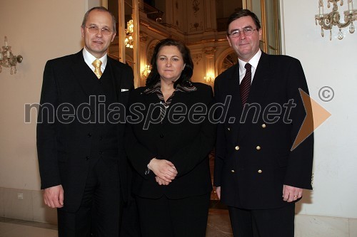 Boris Sovič, mariborski župan v letih 1998-2006 z ženo Ano in Simon Robinson, dirigent mariborske opere