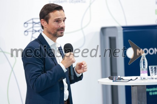 Novinarska konferenca, Porsche ID Hub