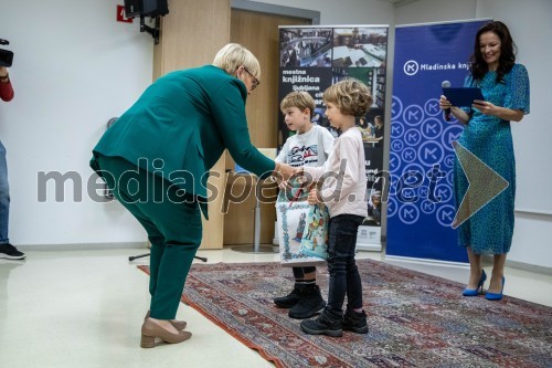 70 let znamenite zbirke za otroke Čebelica