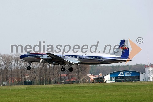 Letalo Douglas DC-6B (N996DM)