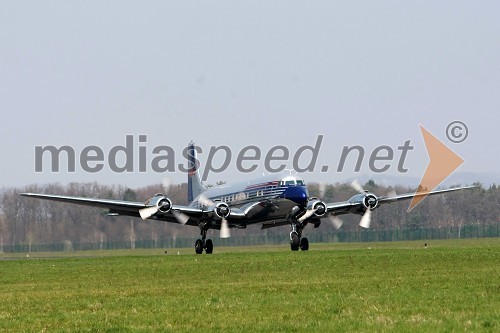 Letalo Douglas DC-6B (N996DM)