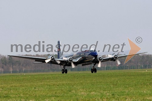 Letalo Douglas DC-6B (N996DM)