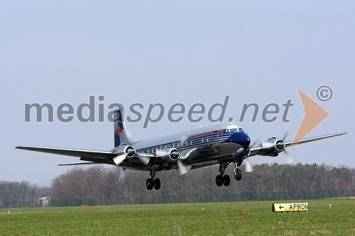 Letalo Douglas DC-6B (N996DM)