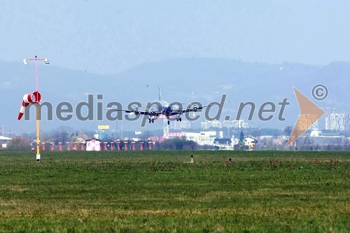 Letalo Douglas DC-6B (N996DM)