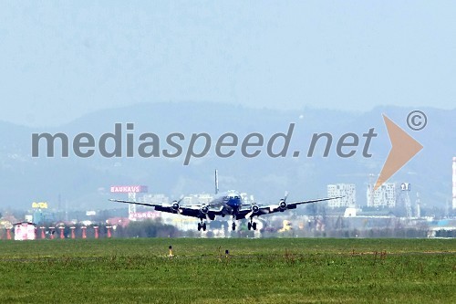 Letalo Douglas DC-6B (N996DM)