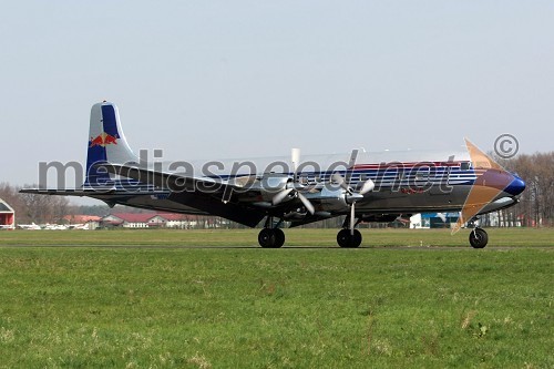 Letalo Douglas DC-6B (N996DM)