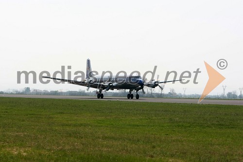 Letalo Douglas DC-6B (N996DM)