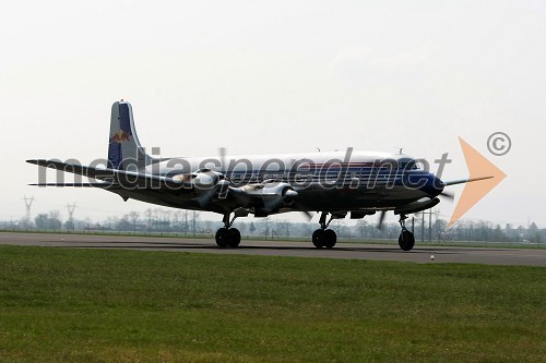 Letalo Douglas DC-6B (N996DM)