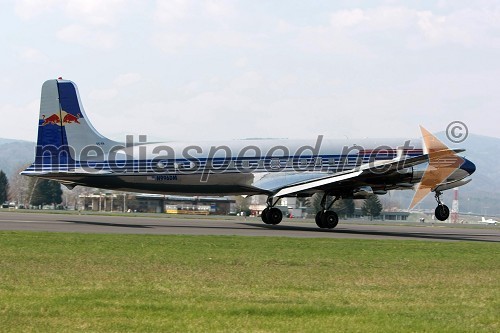 Letalo Douglas DC-6B (N996DM)