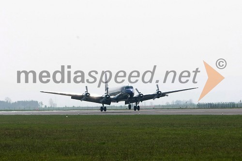 Letalo Douglas DC-6B (N996DM)