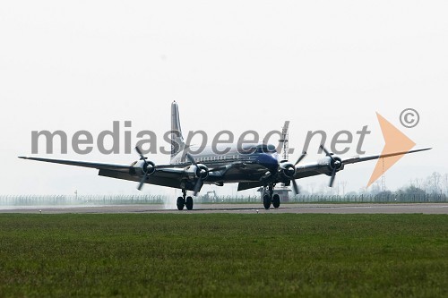 Letalo Douglas DC-6B (N996DM)