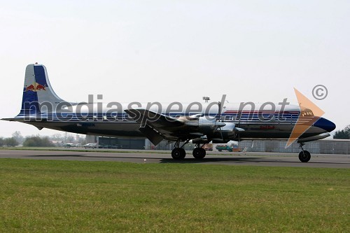 Letalo Douglas DC-6B (N996DM)