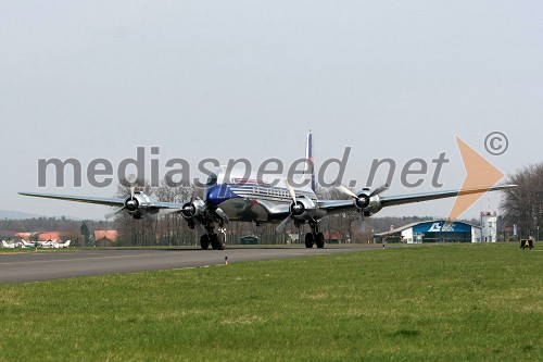 Letalo Douglas DC-6B (N996DM)