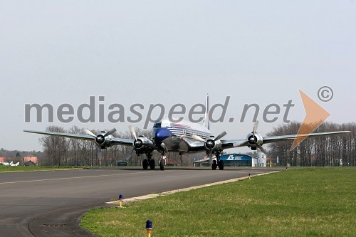 Letalo Douglas DC-6B (N996DM)