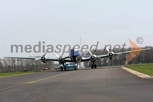 Letalo Douglas DC-6B (N996DM)