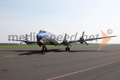 Letalo Douglas DC-6B (N996DM)