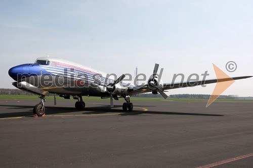 Letalo Douglas DC-6B (N996DM)