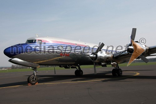 Letalo Douglas DC-6B (N996DM)