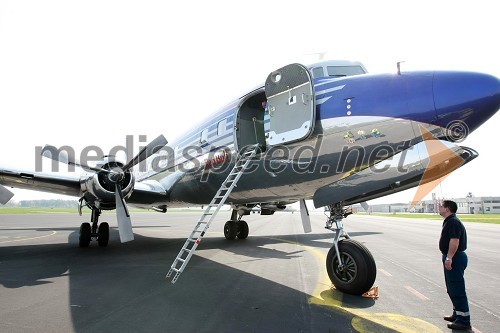 Letalo Douglas DC-6B (N996DM)