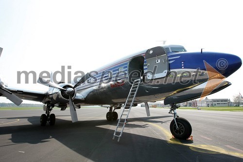 Letalo Douglas DC-6B (N996DM)