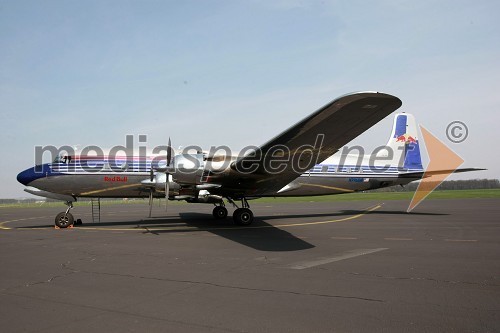 Letalo Douglas DC-6B (N996DM)