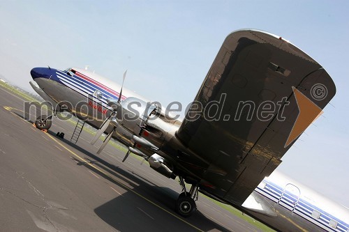 Letalo Douglas DC-6B (N996DM)