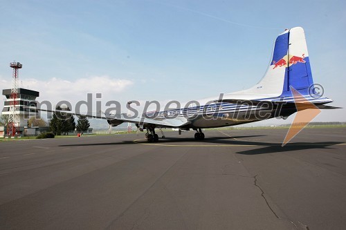 Letalo Douglas DC-6B (N996DM)