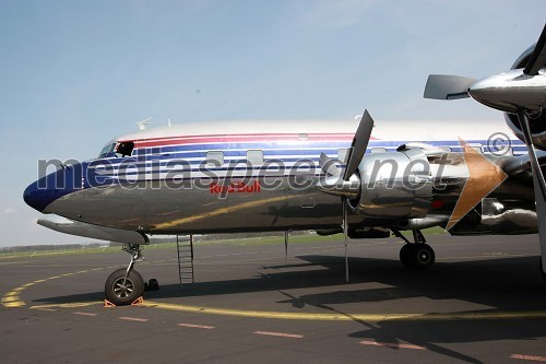 Letalo Douglas DC-6B (N996DM)