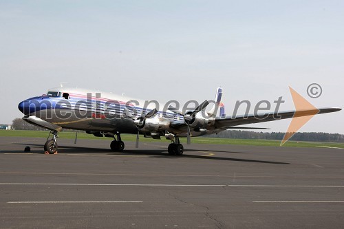 Letalo Douglas DC-6B (N996DM)