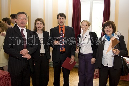 Prof. dr. Dušan Šuput, dekan na Medicinski fakulteti, prof. dr. Mojca Kržan, Medicinska fakulteta, dr. David Osredkar, doktor znanosti s področja medicine, Simona Rajtar, Vesna Osredkar