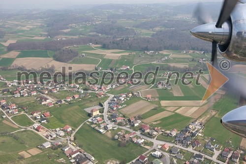 Fotografirano iz letala Douglas DC-6B