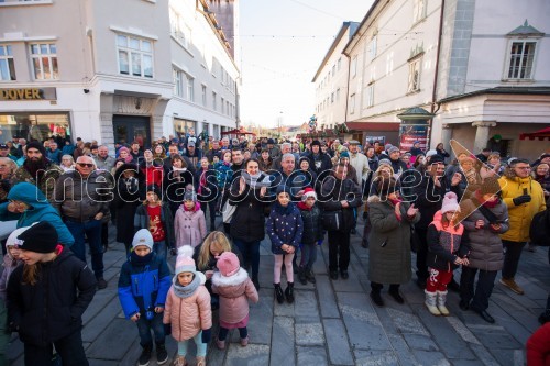 Skupaj za dober namen, dobrodelno kuhanje in bazar na ulicah Kranja