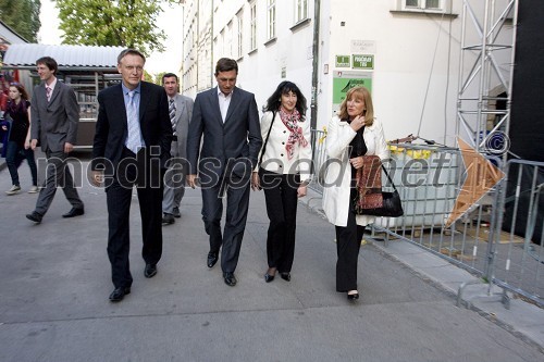 Janez Potočnik, evropski komisar za znanost in raziskave, Borut Pahor, predsednik Vlade RS z življenjsko sopotnico Tanjo in Jadranka Dakić, podžupanja Ljubljane