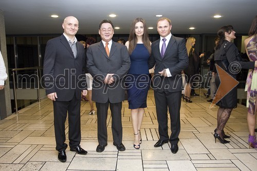 Branko Čakarmiš, programski direktor Pro Plus (POP TV in Kanal A), Masahiro Tajima, direktor Summit motors , Matej Raščan, direktor in lastnik podjetja Rašica Point d.o.o. in podjetja Delo revije, d.d., ter njegova zaročenka Marija Pandrc, izvršna direktorica Rašice