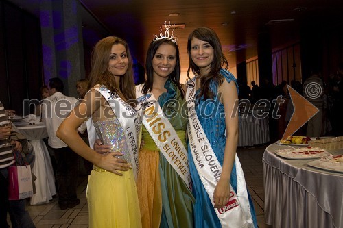 Aida Muratovič, 1. spremljevalka Miss Universe Slovenije, Mirela Korać, Miss Universe 2009 in Rebeka Pevec, 2. spremljevalka Miss Universe Slovenije