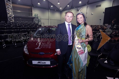 Matej Raščan, direktor in lastnik podjetja Rašica Point d.o.o. in podjetja Delo revije, d.d. ter Mirela Korać, Miss Universe 2009