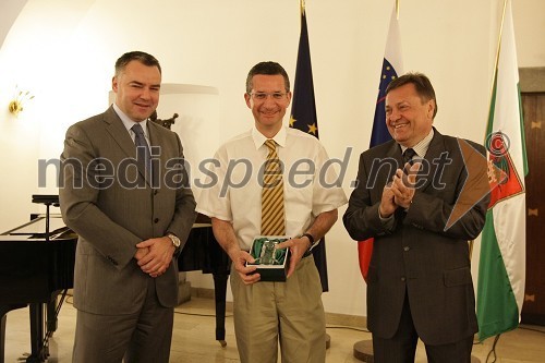 Andrej Kocič, predsednik uprave Zavarovalnice Triglav, Rajmond Debevec, strelec z malokalibrsko puško in Zoran Jankovič, župan Ljubljane