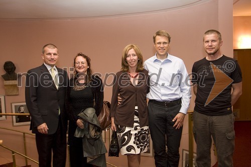 Dragutin Mate, nekdanji minister za notranje zadeve, Marinka Poštrak, dramaturginja in vodja umetniškega oddelka v Prešernovem gledališču v Kranju, Samuel Žbogar, minister za zunanje zadeve s soprogo in Borut Veselko, igralec in direktor Prešernovega gledališča Kranj