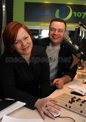 Darja Potočan,  programska urednica Radia 1 in Sašo Papp, programski direktor radijske mreže Infonet ter moderator na Radiu 1