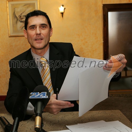 Stojan Auer, tiskovna konferenca pred odhodom v zapor