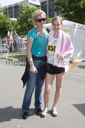 Katja Vrdjuka, najhitrejša v teku na 5,5 km v ženski kategoriji z mamo