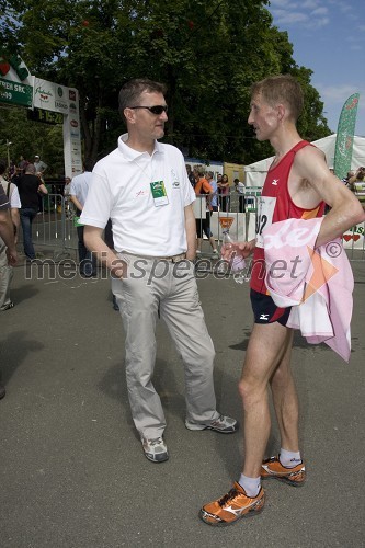 Borut Podgornik, vodja tekmovanja in Tone Kosmač, državni prvak na 21 km, tretji v moški kategoriji v teku na 21 km