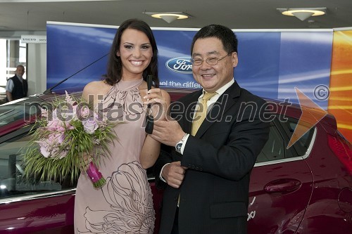 Mirela Korać, Miss Universe 2009 in Masahiro Tajima, izvršni direktor Summit Motors