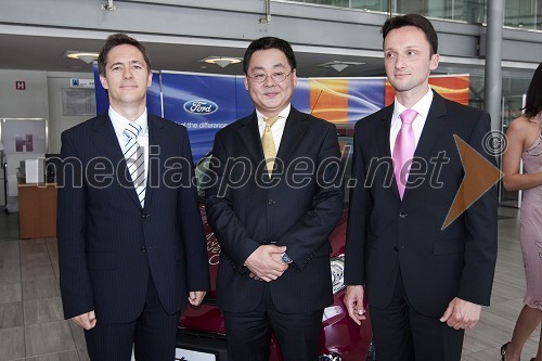 Mag. Roman Rep, namestnik direktorja Delo Revije, Masahiro Tajima, izvršni direktor Summit Motors in David Jurič, generalni direktor Summit Motors