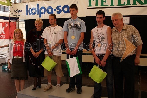 Renata Brunskole, županja občine Metlika, Simona Žugelj, druga kraljica metliške črnine, Matej Tomašič, Ljubljana, Borut Zupet, Marathon Novo mesto, Alen Zupančič, ŠD Sušica in Andrej Sever, predsednik Športne zveze Občine Metlika