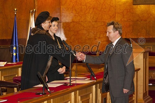 Prof. dr. Andreja Kocijančič, rektorica Univerze v Ljubljani, prof. dr. Barbara Simončič, prodekanica Naravoslovnotehniške fakultete Univerze v Ljubljani in dr. Miloš Markič, Naravoslovnotehniška fakulteta Univerze v Ljubljani